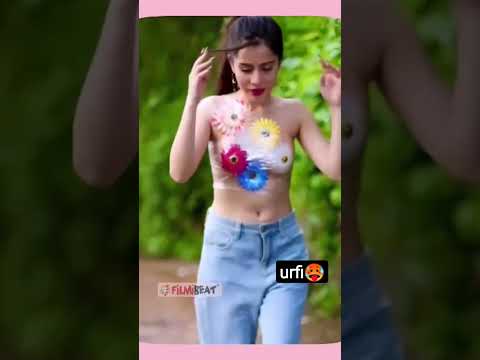 Urfi Javed Now wraps plastic as Top on her body🥵 #urfijaved #shorts #viral