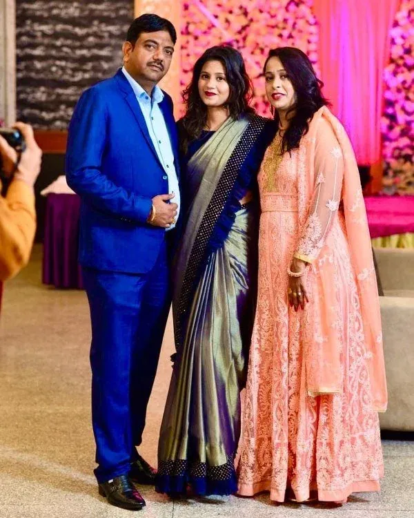 Anjali-Arora-with-her-parents