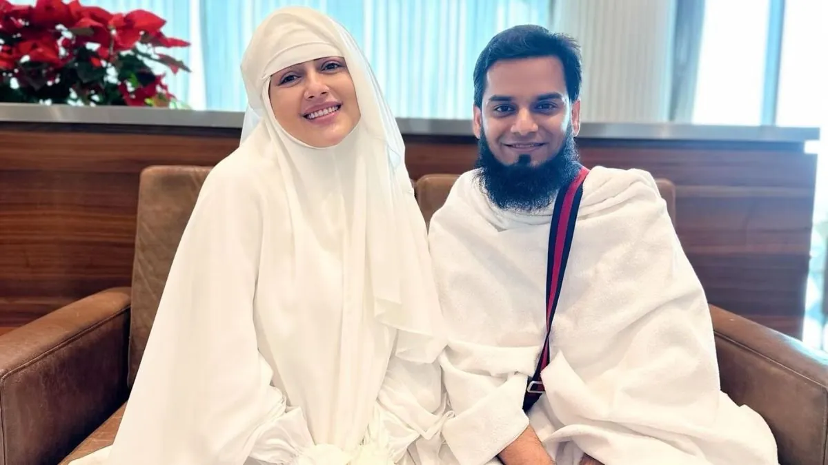 SARA Khan Married Islamic Scholar Mufti Anas Sayed