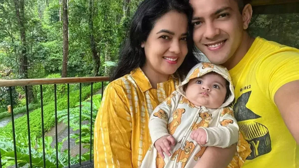 Aditya Narayan and his wife and child