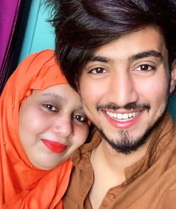 Faisal-Shaikh-with-His-Mother