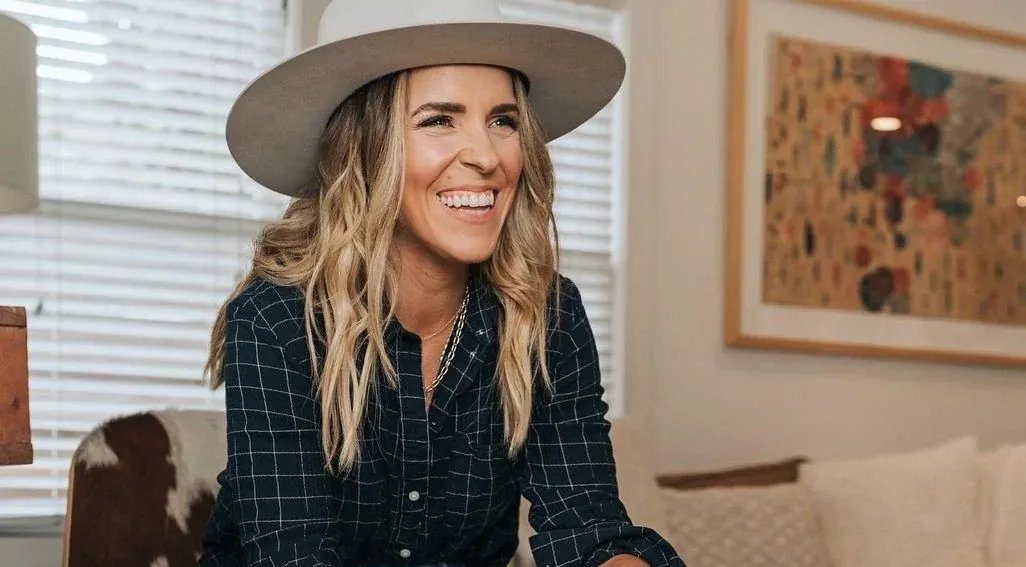 Rachel-Hollis-