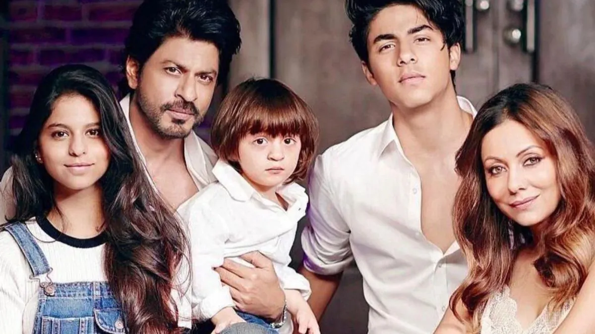 aryan khan FAMILY PIC