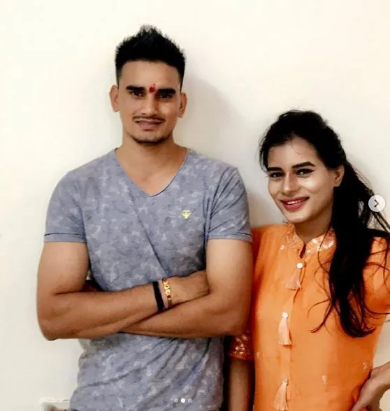 Mokshita-Raghav-with-her-brother