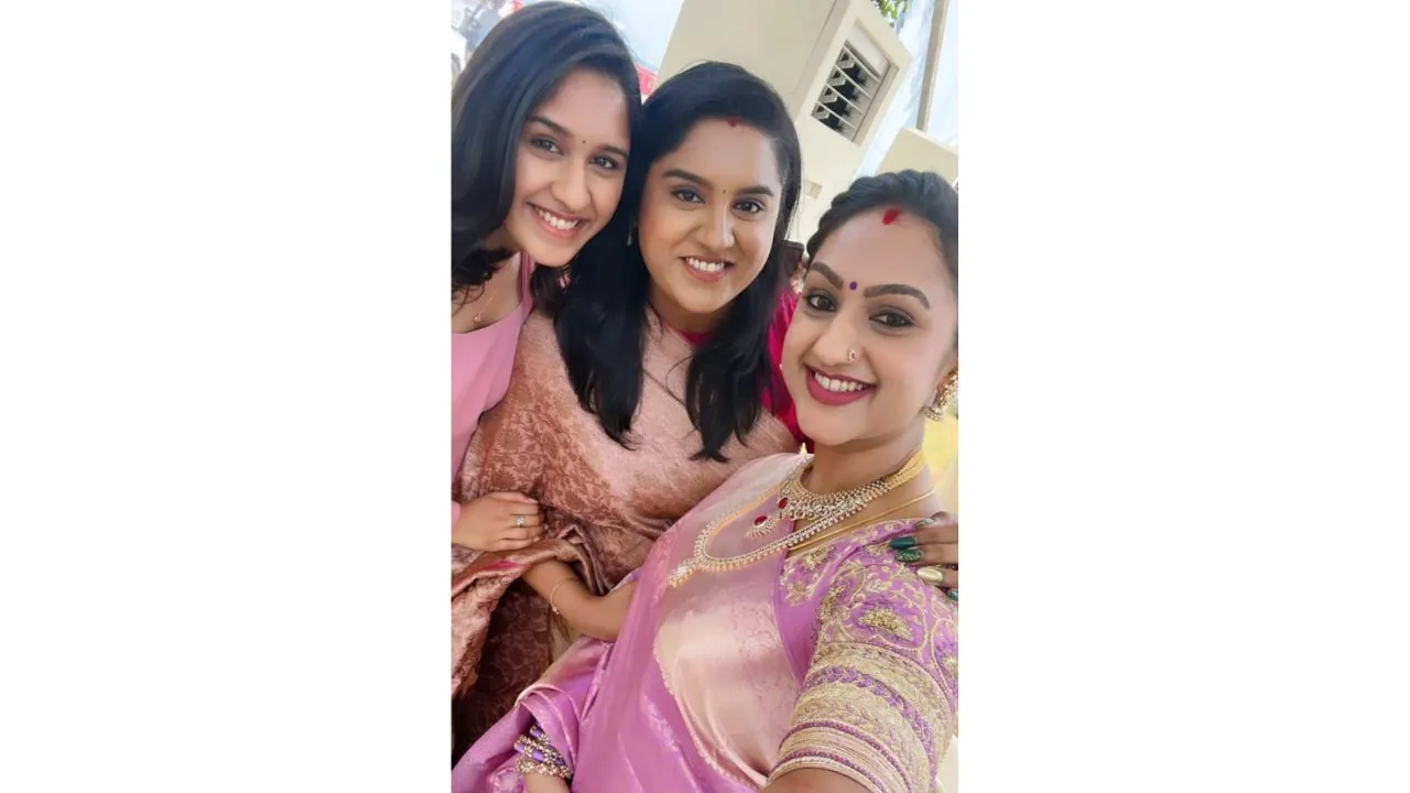 Pritha clicks a selfie Jasvanthi and Maalica.