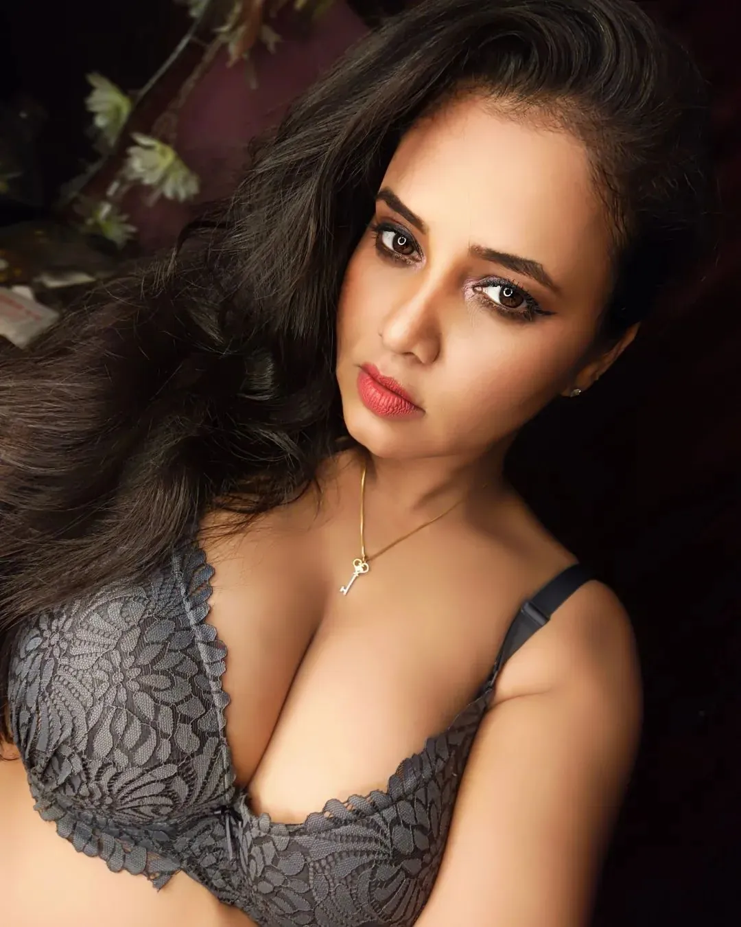 Priya Gamre in bra