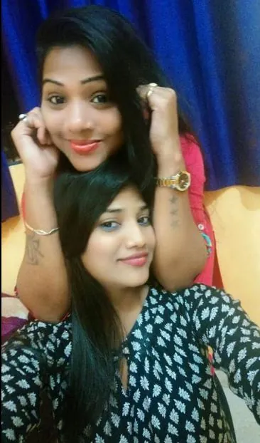 Ruks-Khandagale-with-her-sister