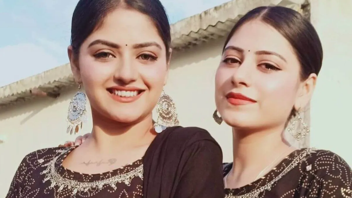 Shreya Tyagi and her sister