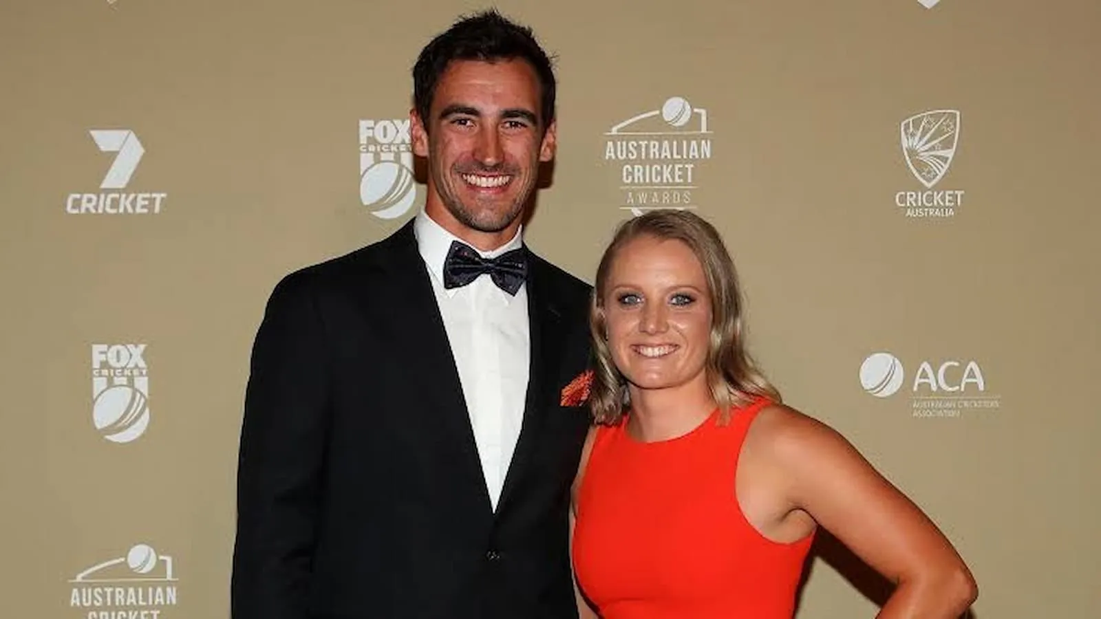 Who is Mitchell Starc's girlfriend