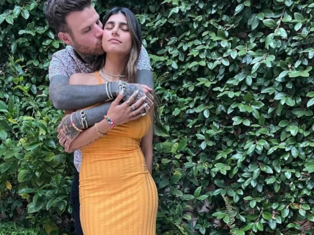 Who is mia khalifa husband robert sandberg why did they split up 