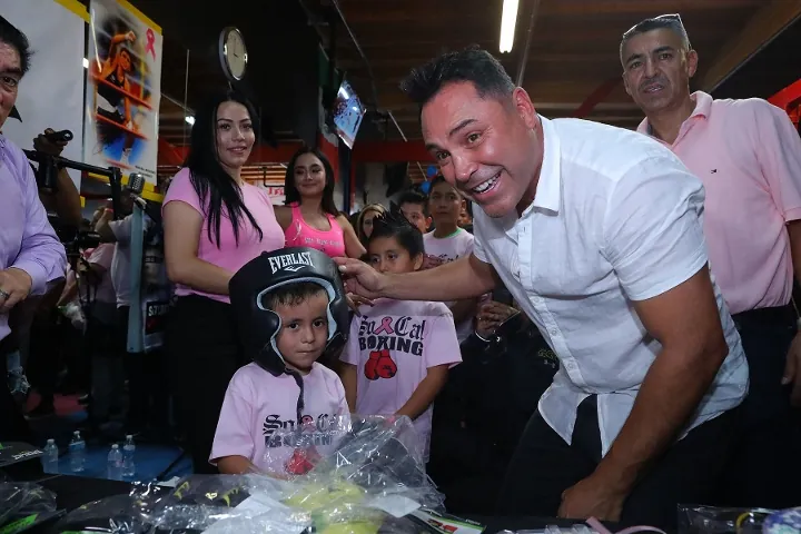 Oscar De La Hoya: Charity