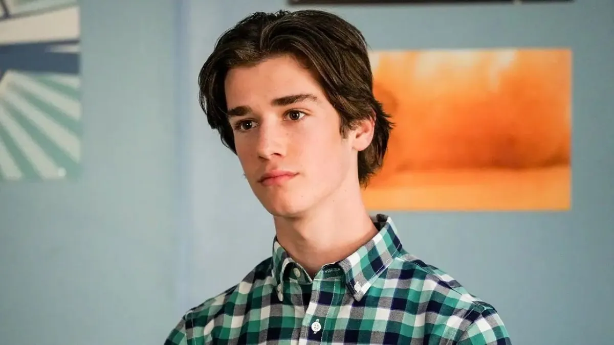 Is Oliver gay On American Housewife?