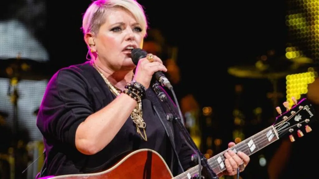 Is Dixie Chicks Lead Singer Natalie Maines Gay? Revealing Her Sexuality