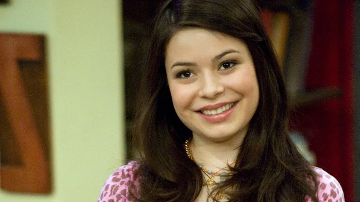 Who Plays Carly In Icarly 