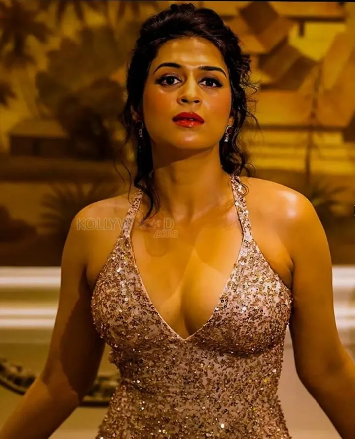 Shraddha Das hot images..