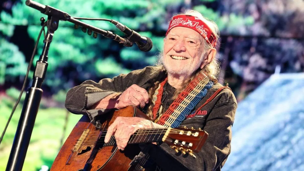 Willie Nelson Celebrate His 90th Birthday!