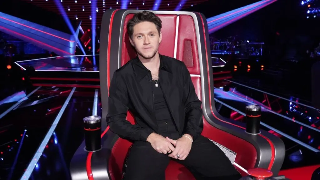 why is niall leaving the voice